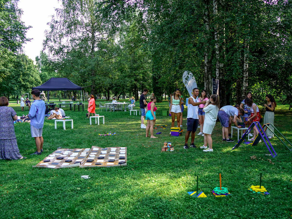 Vakar Marijampolės Poezijos parke įvyko jaunimo organizacijos „Jaunimas YRA“ renginys – „Ratu –...