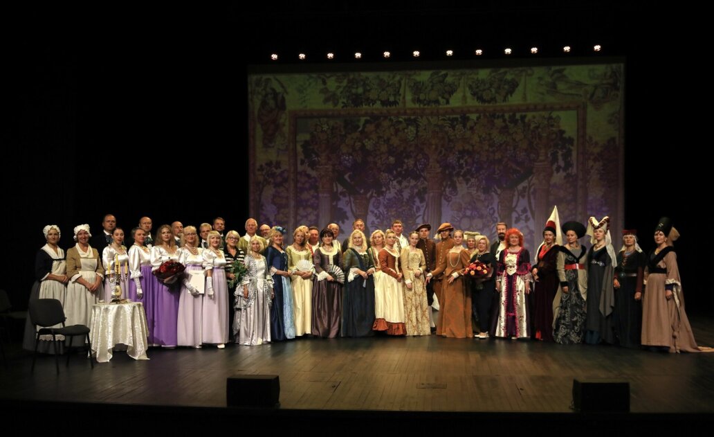 Marijampoliečius  žavėjo  jau trečiasis  istorinių šokių festivalis  