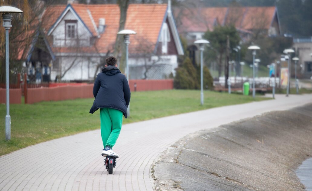 Nuo kitų metų – nauji reikalavimai elektrinių paspirtukų vairuotojams