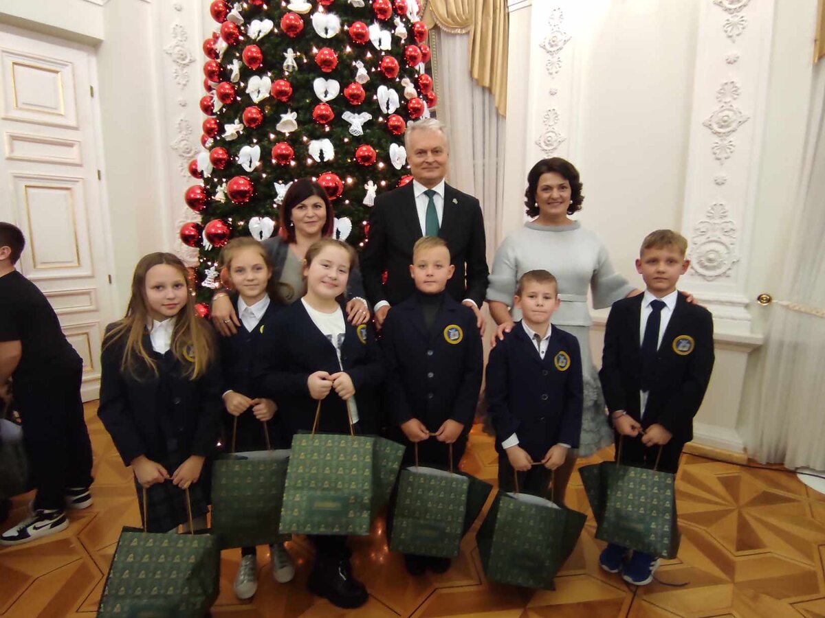 Prezidentūros eglės įžiebimo šventėje – ir Marijampolės savivaldybės vaikai