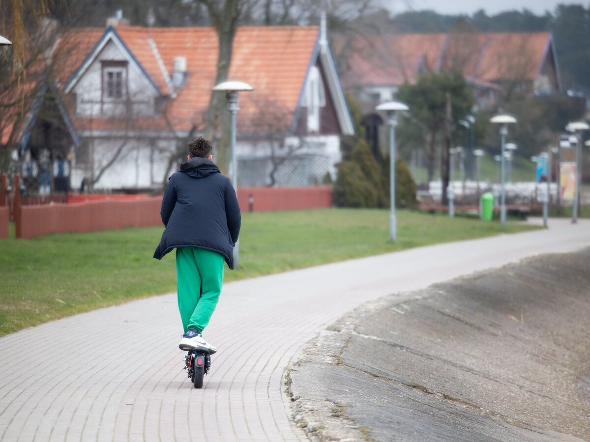 Nuo kitų metų – nauji reikalavimai elektrinių paspirtukų vairuotojams