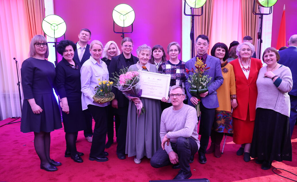 Tautkaičių klojimo teatro „Gegnė“ vadovei Onai Miliauskienei įteiktas nacionalinio Nematerialaus...
