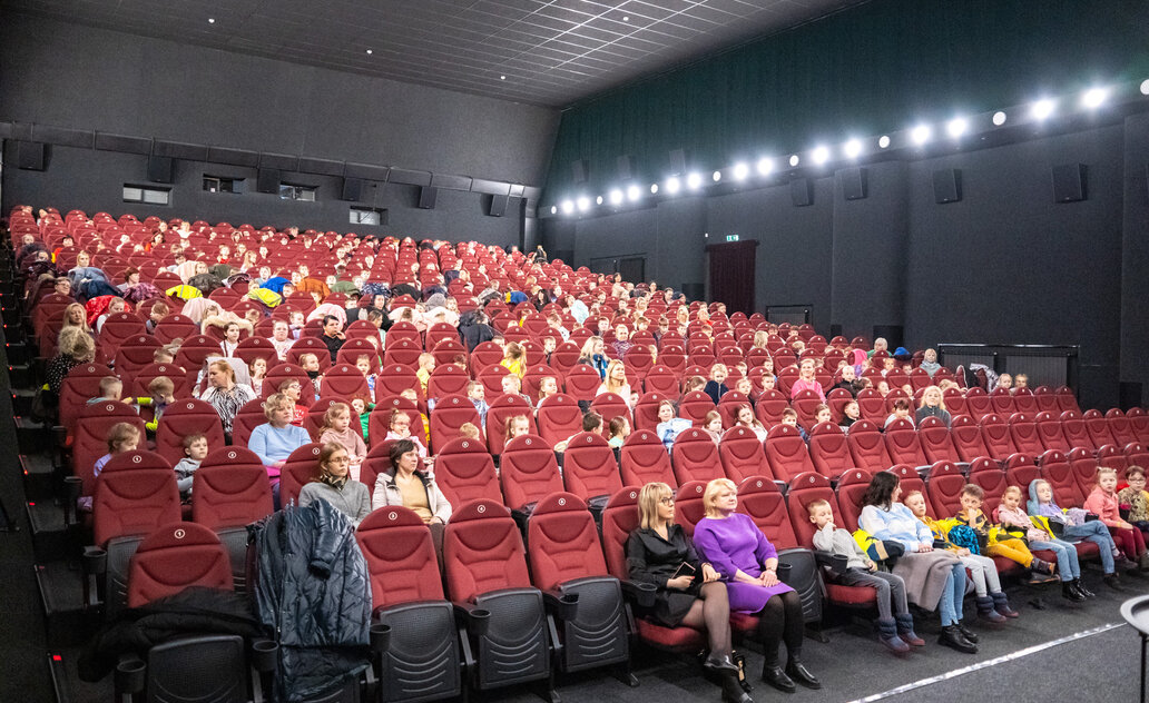 Jaunieji marijampoliečiai Žemės dieną paminėjo „Spindulio“ kino teatre