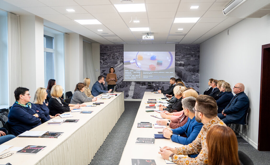 Švietimo įstaigų vadovų pasitarime aptarti aktualūs klausimai