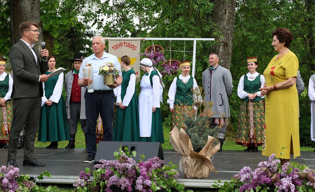 Igliaukos liaudiškų šokių kolektyvas ,,Tryptukas“ šventė 50-ąjį jubiliejų