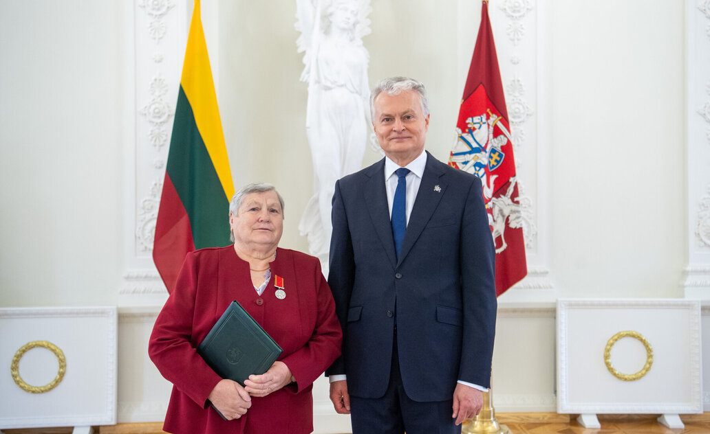 Motinos dienos proga Prezidentas įteikė apdovanojimus: tarp apdovanotųjų ir Marijampolės...