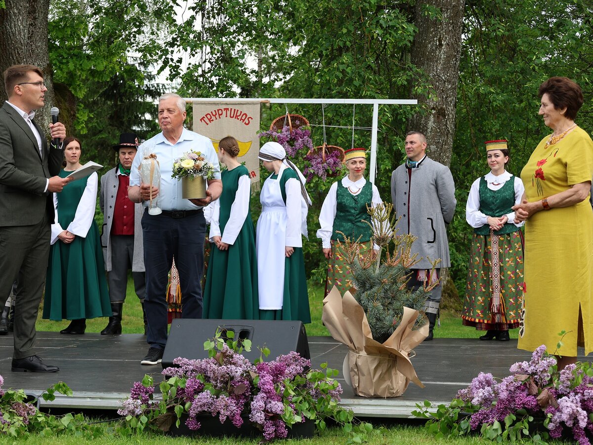 Igliaukos liaudiškų šokių kolektyvas ,,Tryptukas“ šventė 50-ąjį jubiliejų