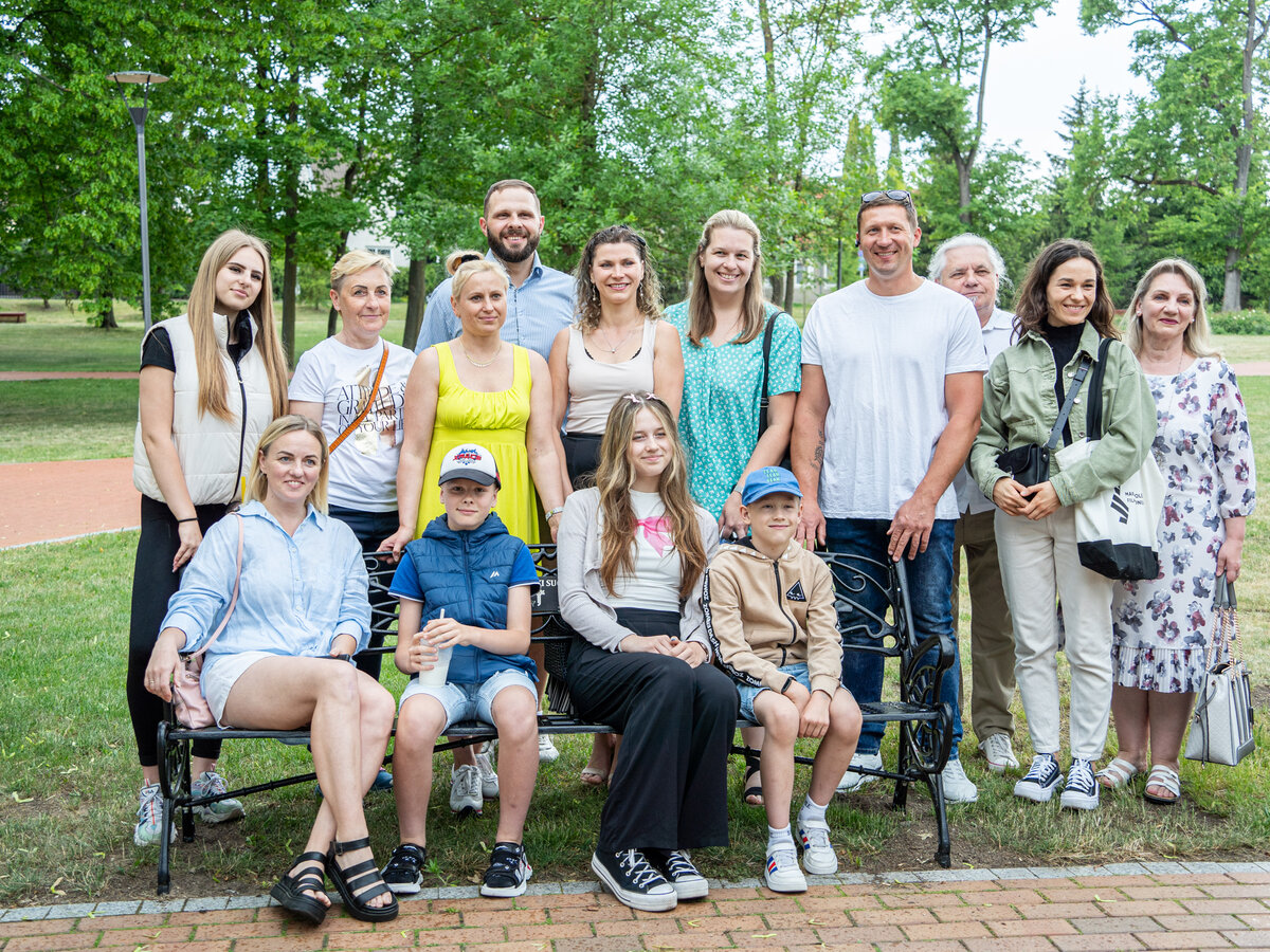 Seniausiame miesto parke atidengtas suolelis pasaulio marijampoliečiams