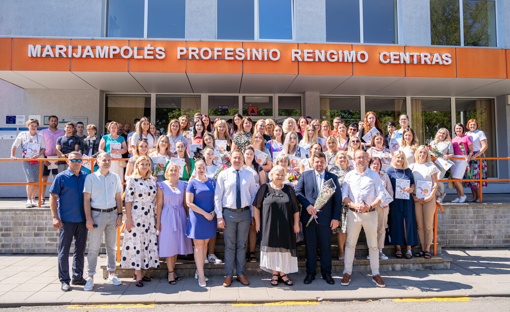 Marijampolės profesinio rengimo centro absolventams įteikti mokslų baigimo diplomai