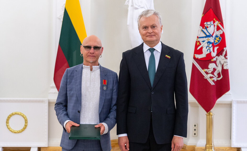 Už nuopelnus Lietuvos Respublikai ir už jos vardo garsinimą pasaulyje pagerbti Ona Sakalauskienė...