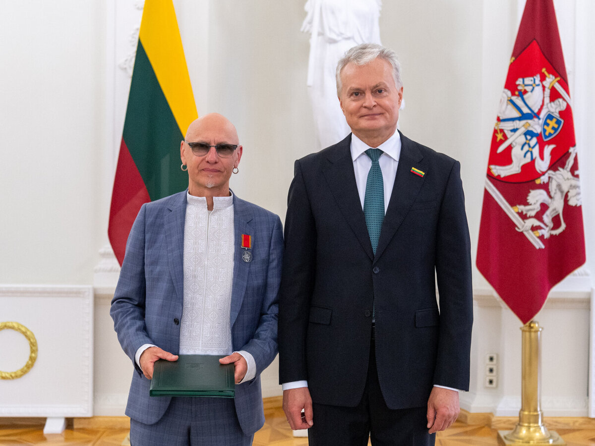 Už nuopelnus Lietuvos Respublikai ir už jos vardo garsinimą pasaulyje pagerbti Ona Sakalauskienė...
