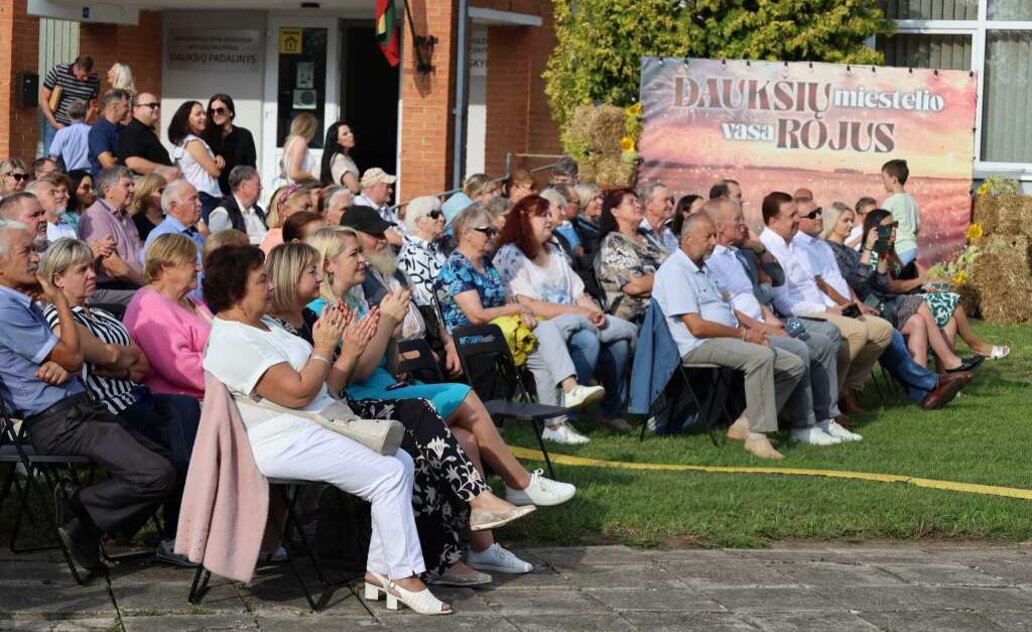 Praūžė Daukšių miestelio „VasaROJUS“