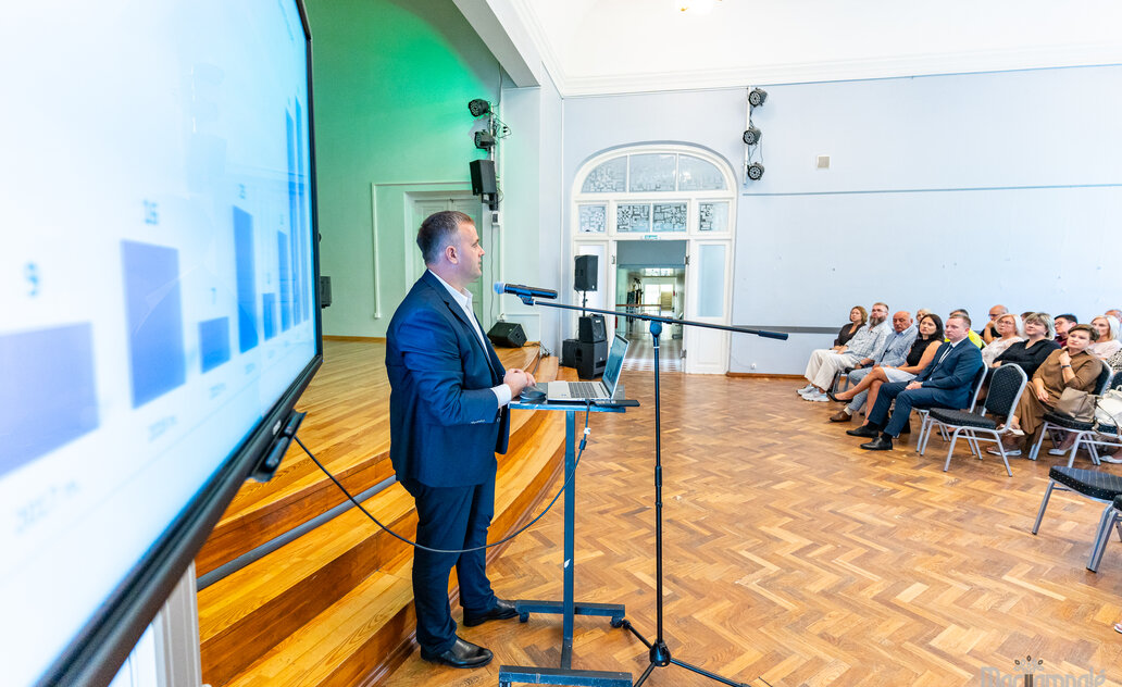 Švietimo įstaigų vadovų susitikime aptartos šių metų naujovės