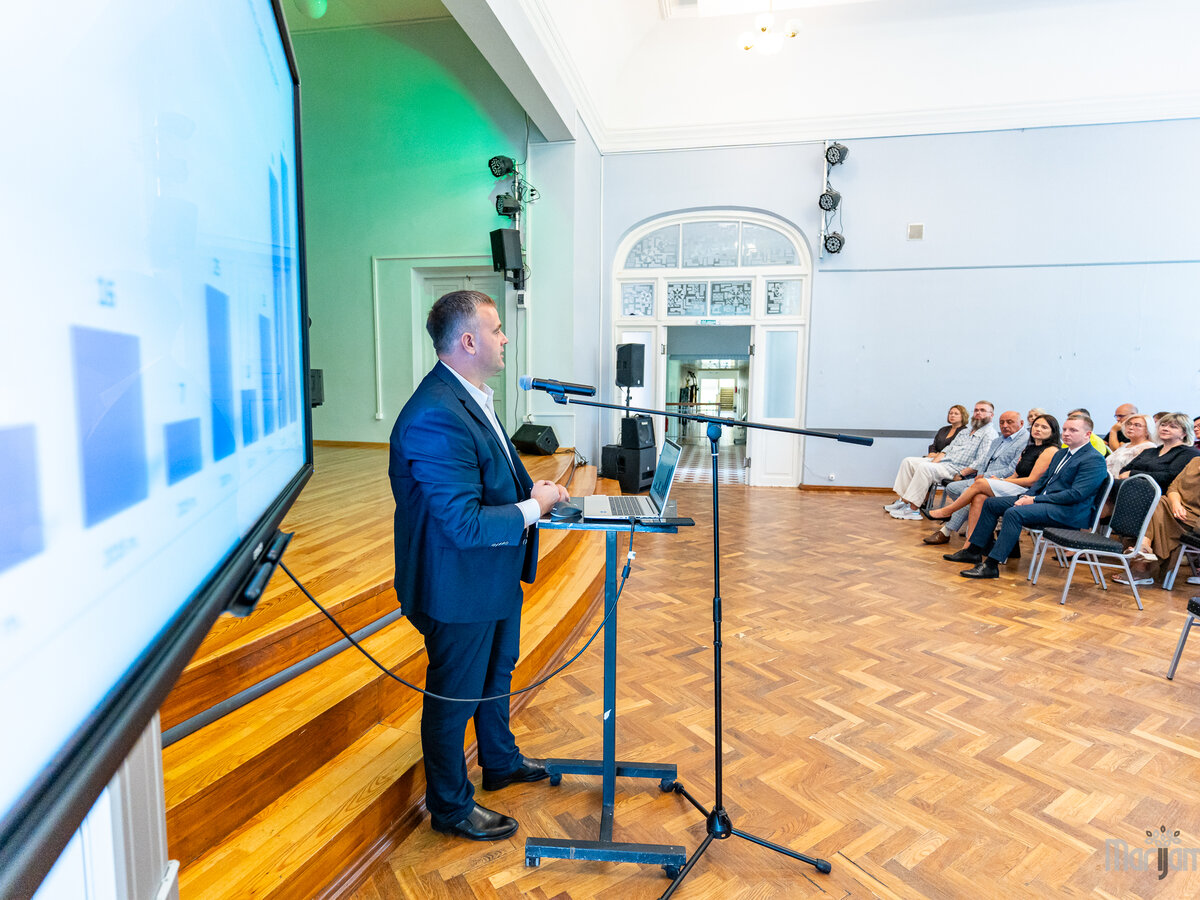 Švietimo įstaigų vadovų susitikime aptartos šių metų naujovės