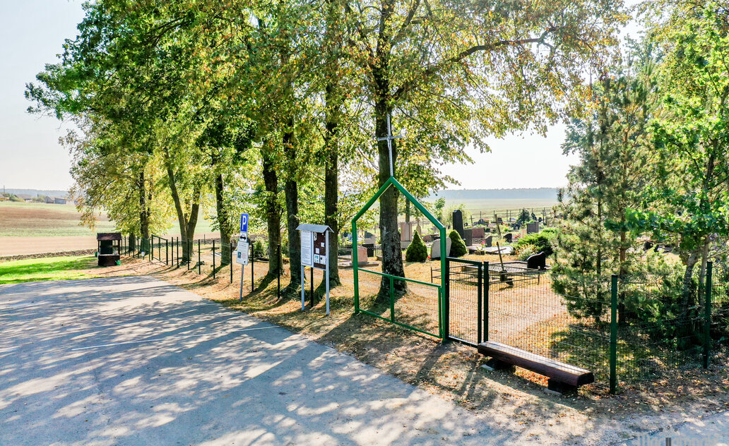Daukšių miestelio kapinės aptvertos nauja tvora