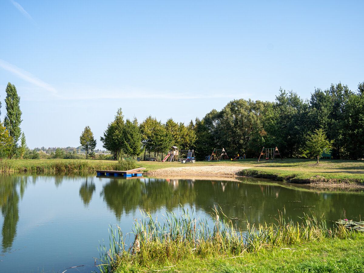 Aktyvi bendruomenė puošia Santarvės parką