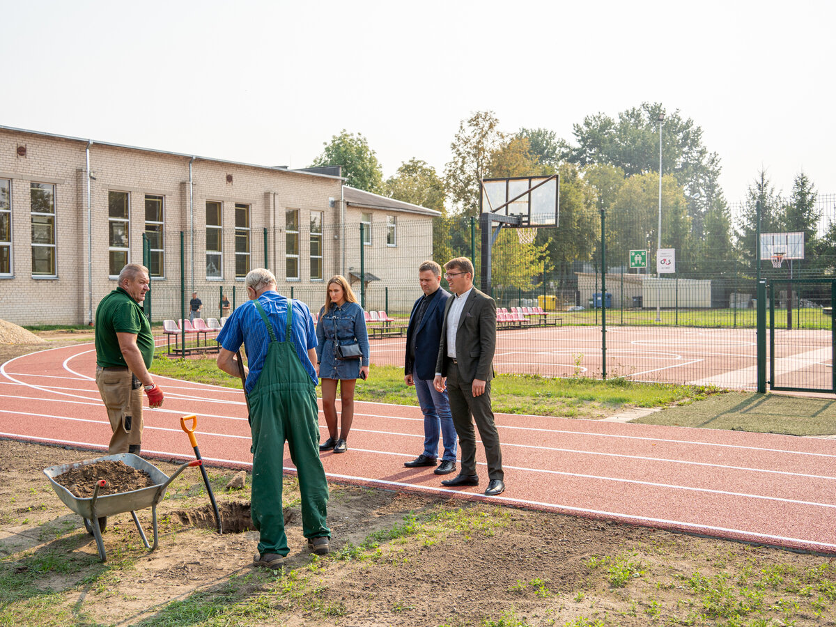 Baigiamas atnaujinti Mokolų progimnazijos stadionas