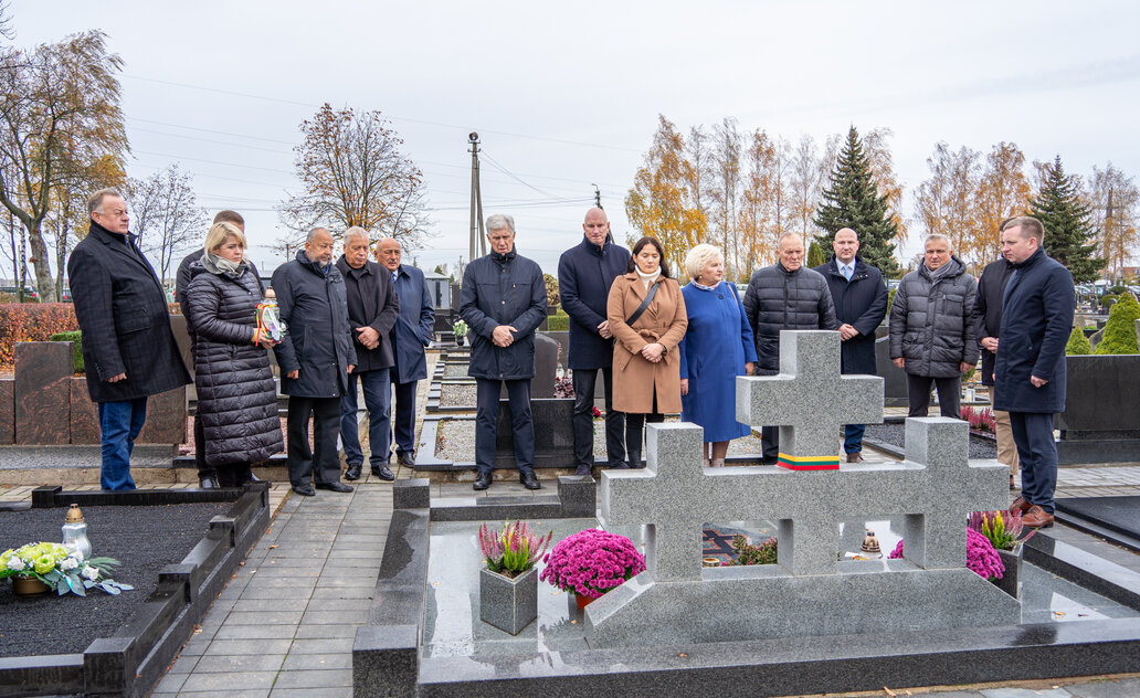 Žvakių šviesoje pagerbtas anapilin išėjusių Marijampolei nusipelniusių žmonių atminimas