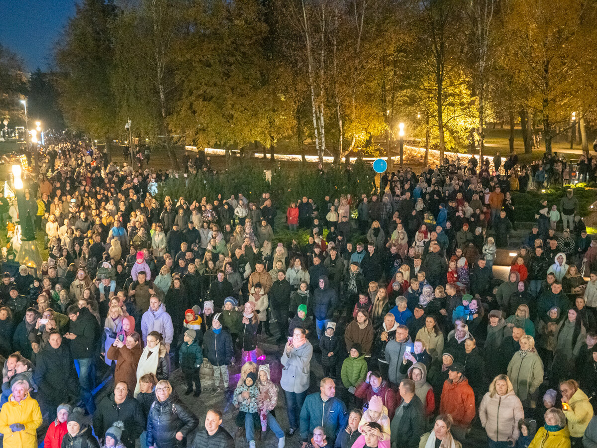 Marijampoliečiai įkūrė Adamsų šeimynėlės šviečiančių moliūgų parką!