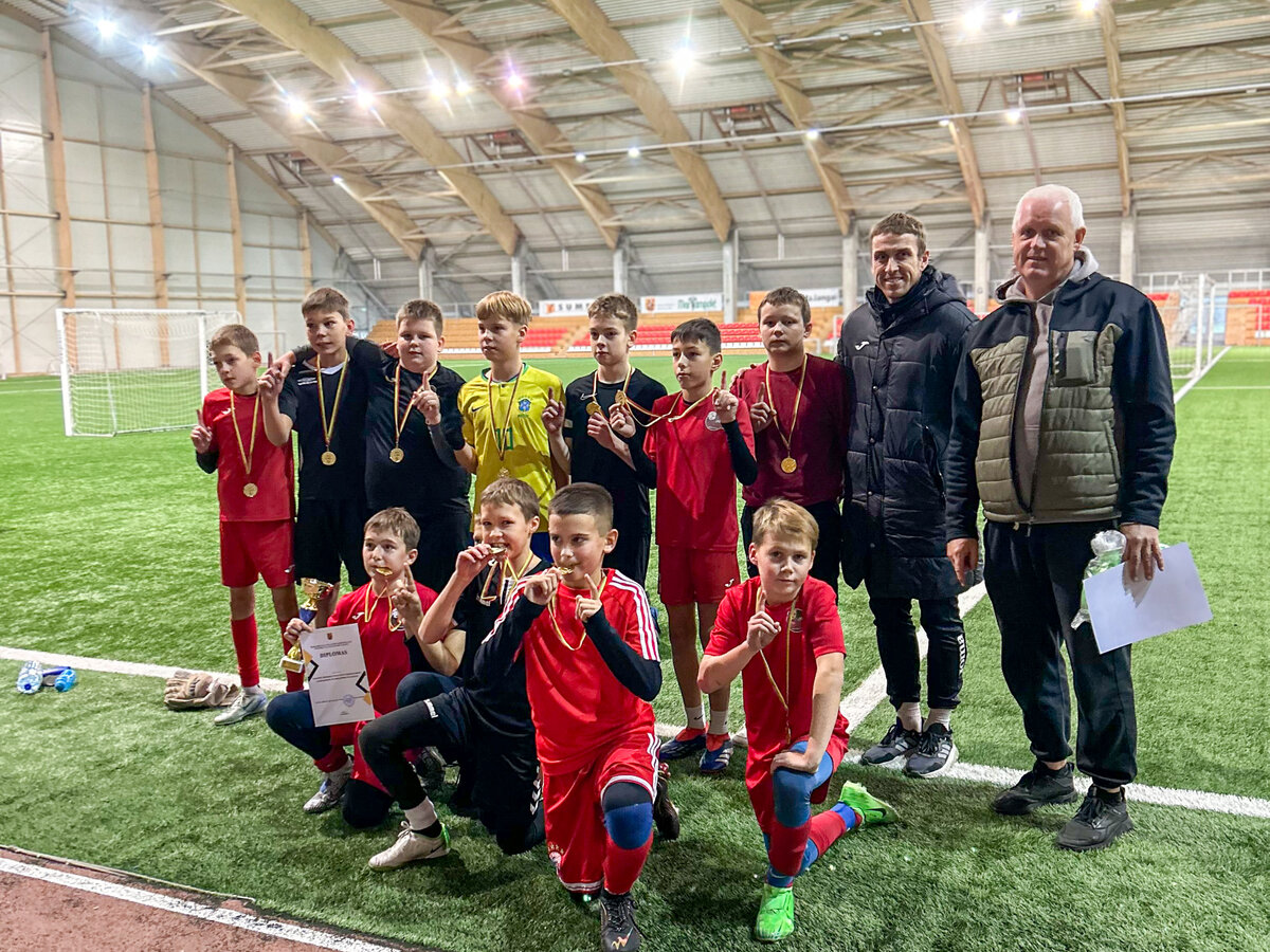 Marijampolės mokyklų futbolo varžybose išrinkti stipriausi jaunieji futbolininkai