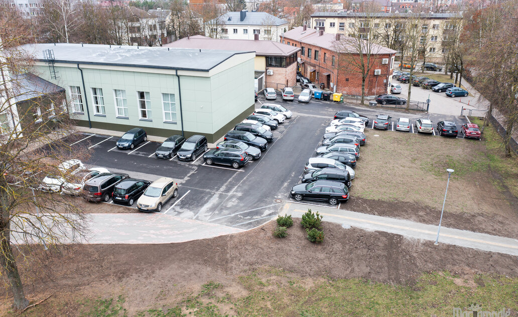 Atnaujinta R. Stankevičiaus progimnazijos automobilių stovėjimo aikštelė