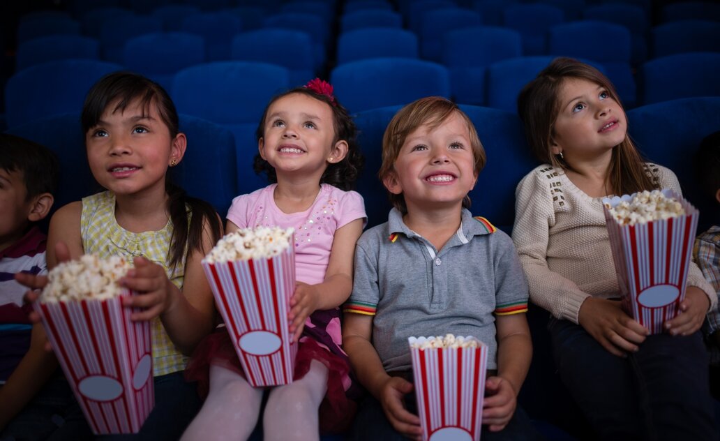 „Šeimos kortelės“ turėtojams – nuolaidos kino teatre „Spindulys“