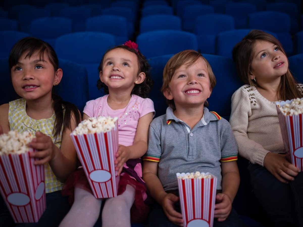 „Šeimos kortelės“ turėtojams – nuolaidos kino teatre „Spindulys“