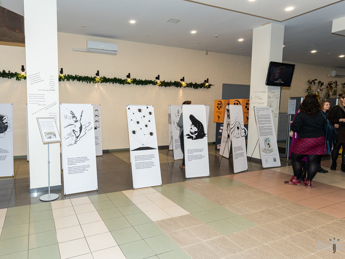 Keliaujanti paroda kviečia geriau pažinti vieniems kitus bei neigia mitus apie autizmą