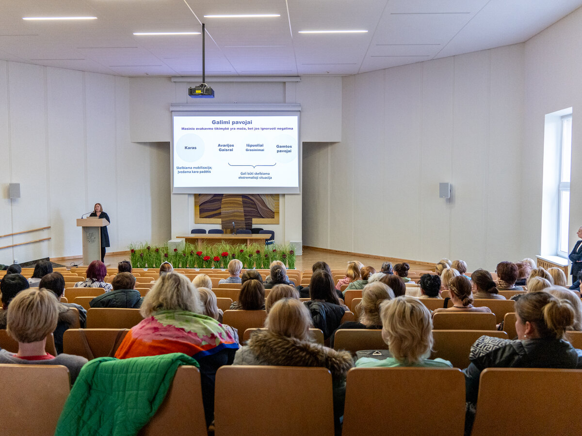 Pagalba pažeidžiamiausiems: socialinės pagalbos darbuotojai gilino žinias apie civilinę saugą