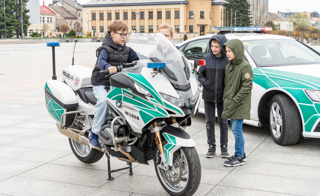 Marijampolės apskrities policijos atvirų durų diena pritraukė smalsuolių būrį