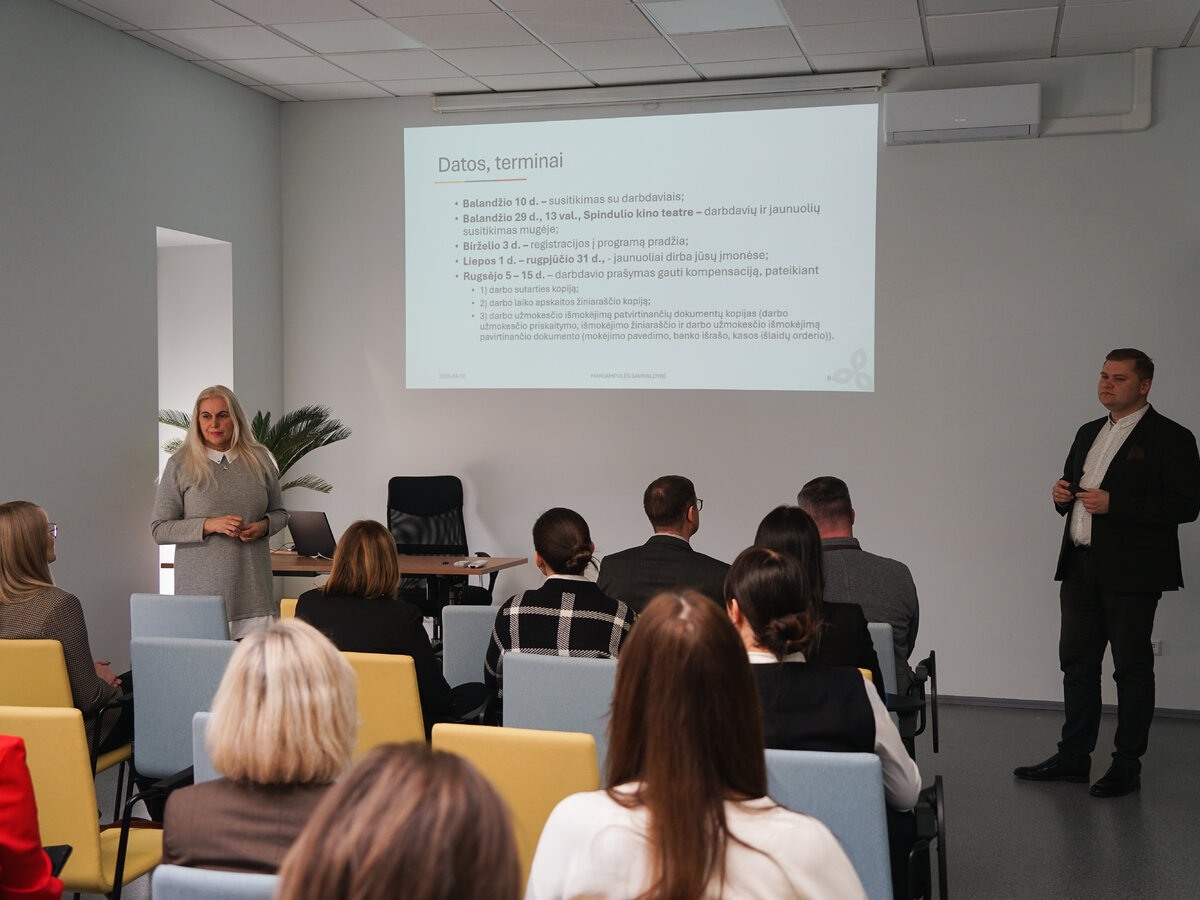 Įdarbinti jaunimą verta: atveriamos durys programai „Jaunimo vasara“