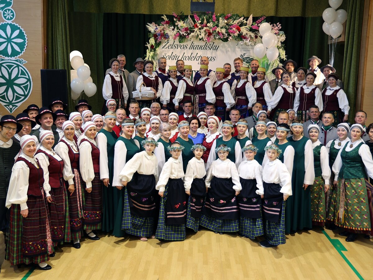 Kai šokis tampa bendryste: „Žaltyčio“ 20-metis