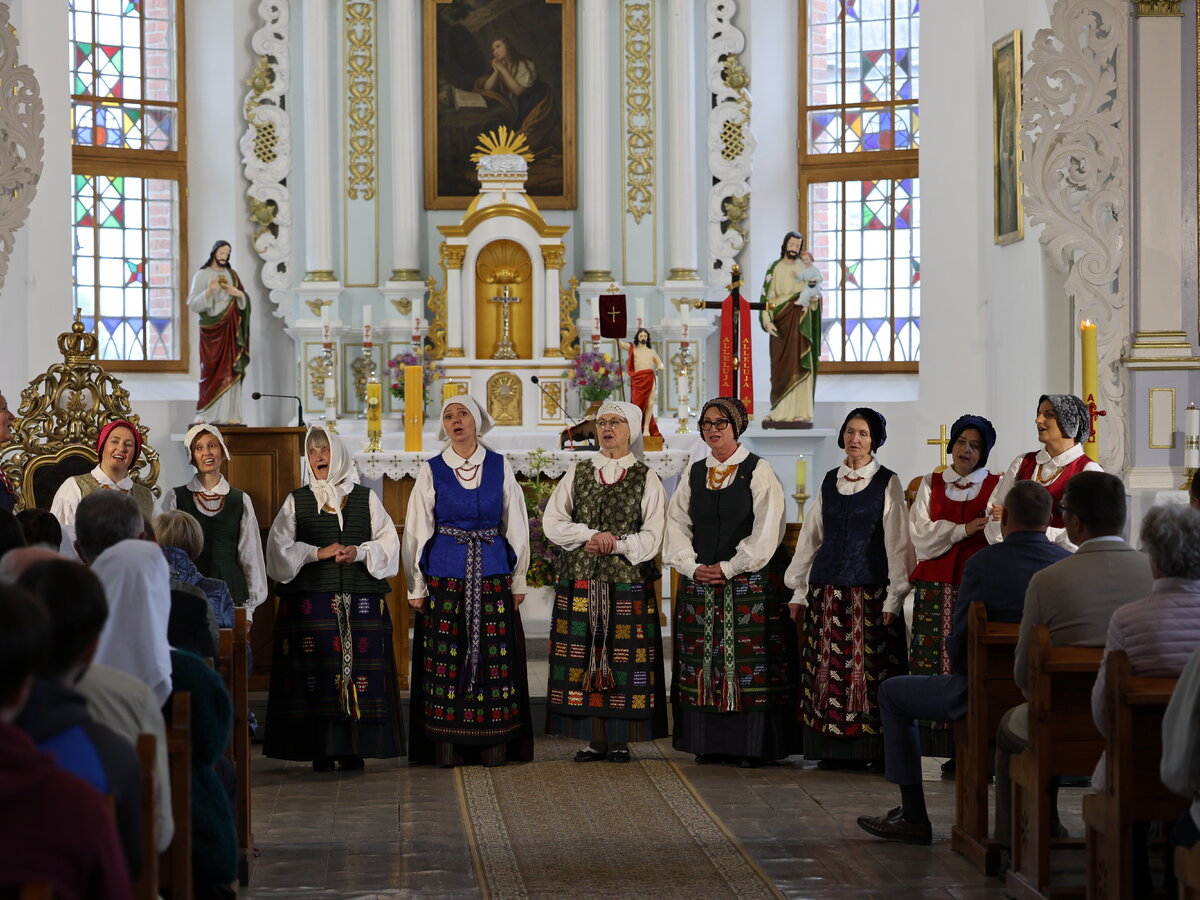 Mojinis vakaras Šunskuose: dainos, bendrystės ir tradicijos šventė