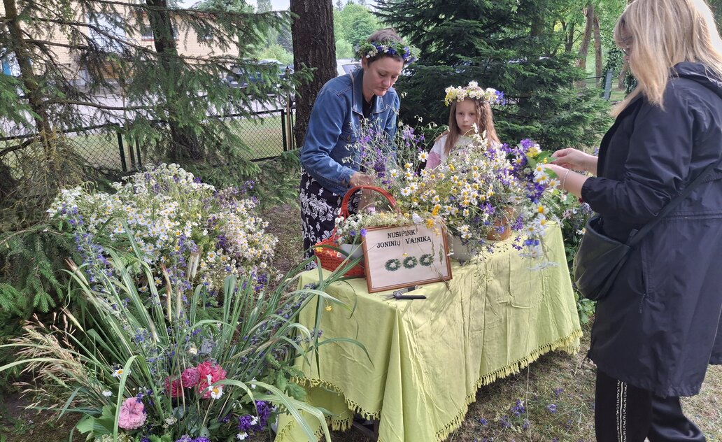 Joninių vakarą Valavičiuose nuvilnijo šventė, skirta ne tik Jonams – paminėtas ir kaimo 230-asis...