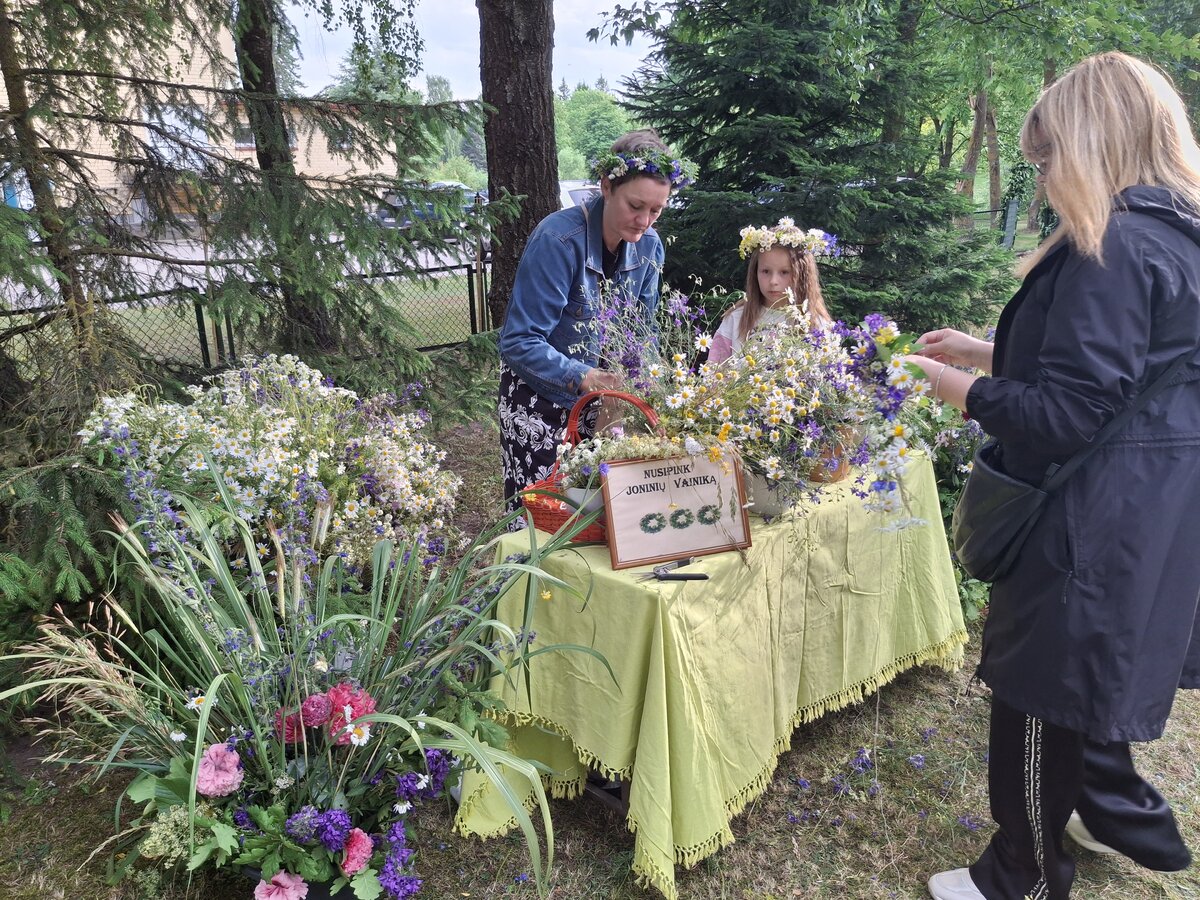 Joninių vakarą Valavičiuose nuvilnijo šventė, skirta ne tik Jonams – paminėtas ir kaimo 230-asis...