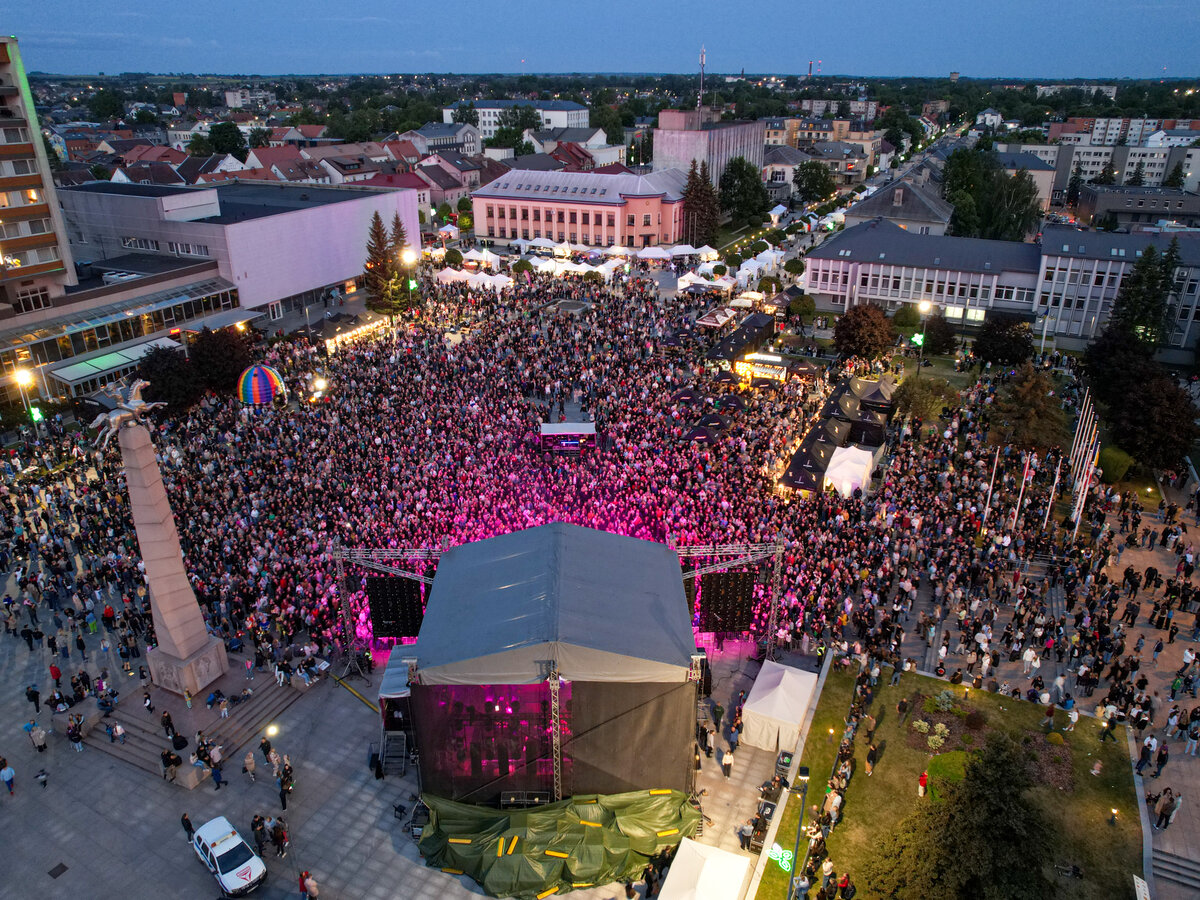 CUKRINIS FESTIVALIS – kai aikštė tapo per maža jūrai žmonių: AČIŪ