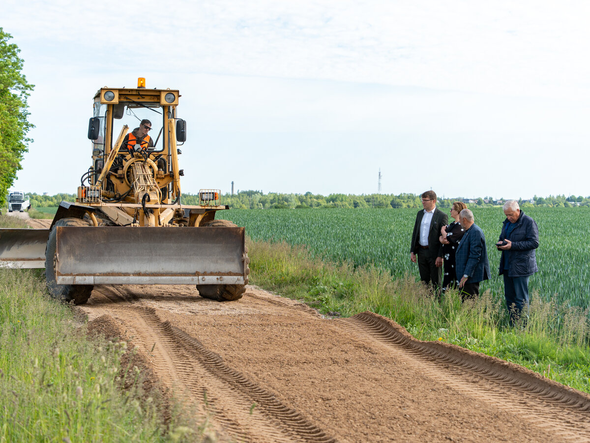 Marijampolės savivaldybė kartu su ūkininkais stiprina kaimiškųjų vietovių žvyrkelių priežiūrą
