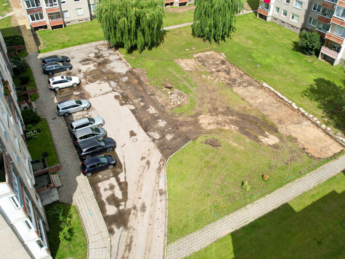 Daugiau vietos ir patogumo – Mokolų g. 47 prasidėjo aikštelės atnaujinimo darbai!