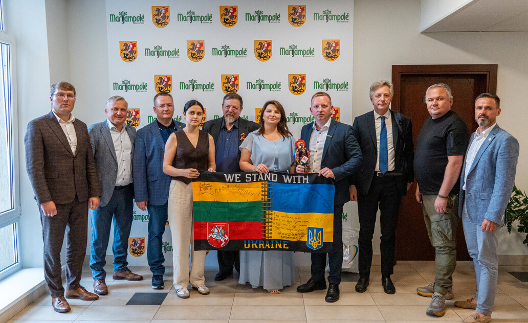 Kai žodžių per mažai – kalba akys. Marijampolėje pristatyta jautri fotografijų paroda