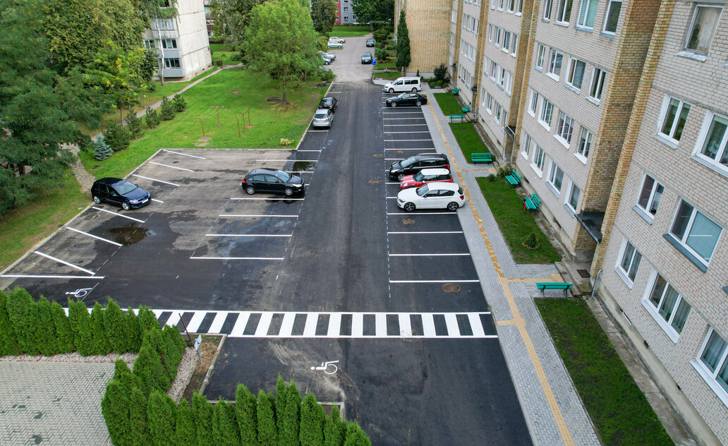 Atnaujinta automobilių stovėjimo aikštelė Kokolos gatvėje