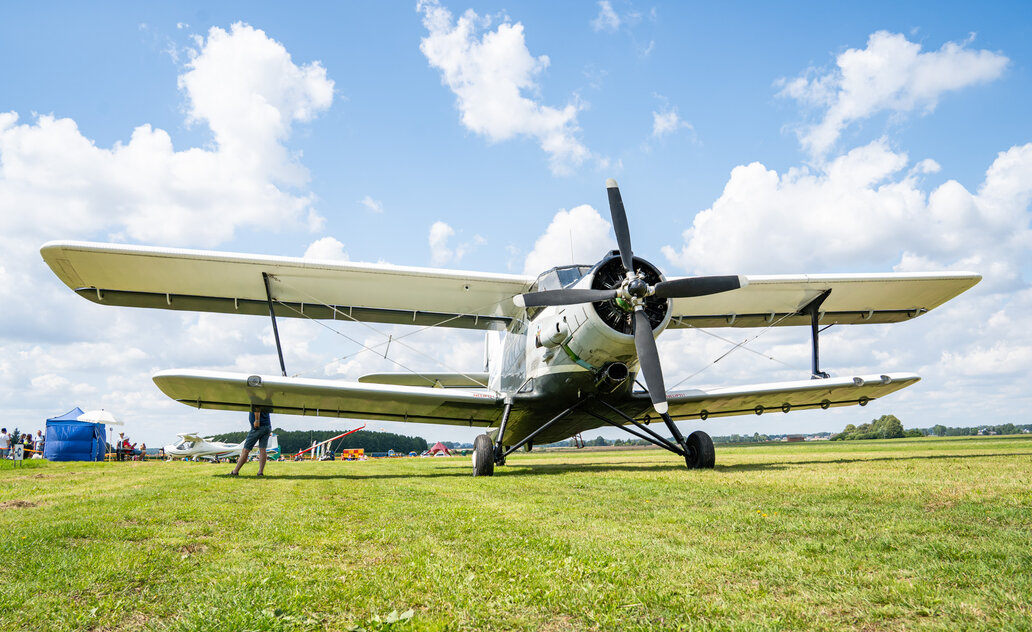 Parašiutų sporto šventė Sasnavos aerodrome: garbinga istorija, adrenalinas ore ir bendrystė ant...