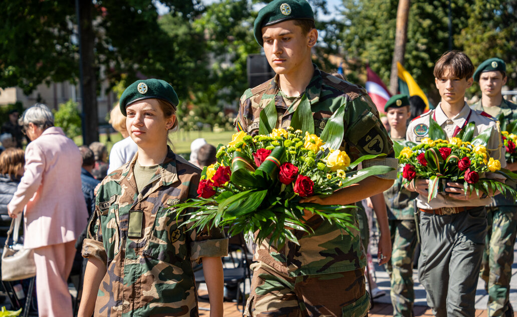 Jautriai paminėta Europos dienos stalinizmo ir nacizmo aukoms atminti bei Baltijos kelio diena