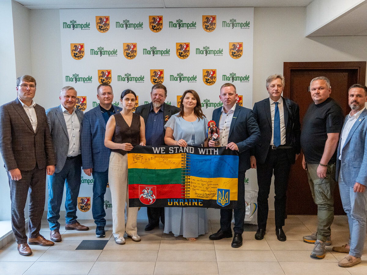 Kai žodžių per mažai – kalba akys. Marijampolėje pristatyta jautri fotografijų paroda