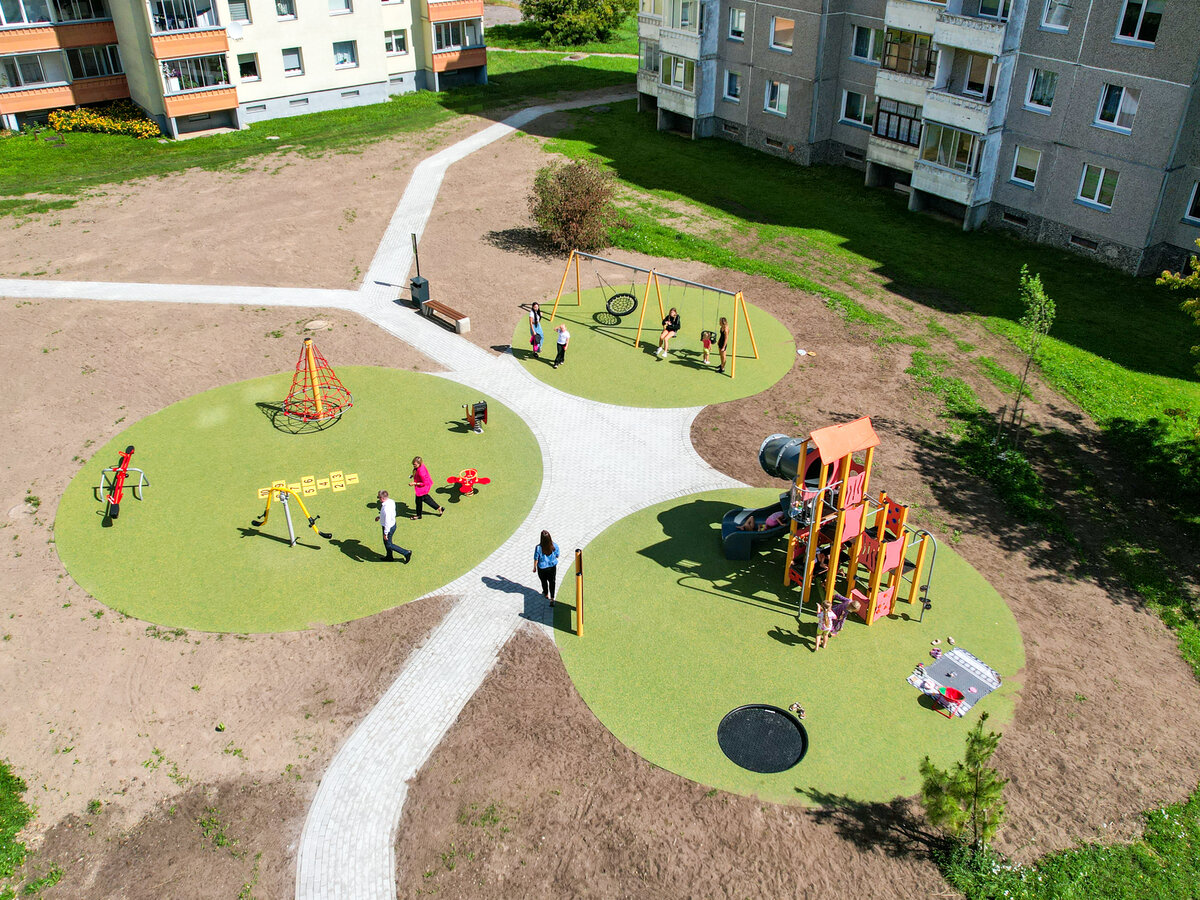 Nauja vaikų žaidimų aikštelė