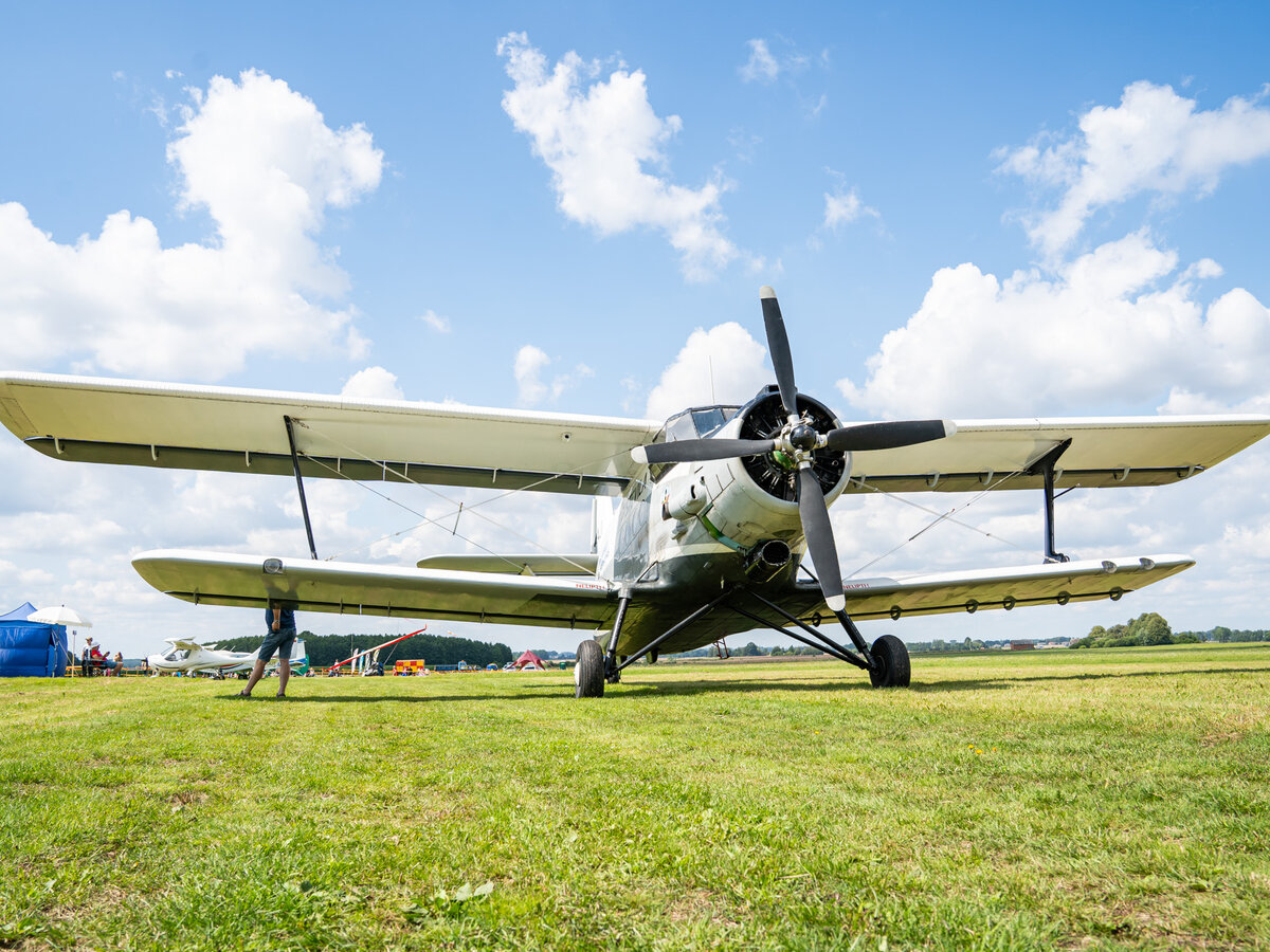 Parašiutų sporto šventė Sasnavos aerodrome: garbinga istorija, adrenalinas ore ir bendrystė ant...