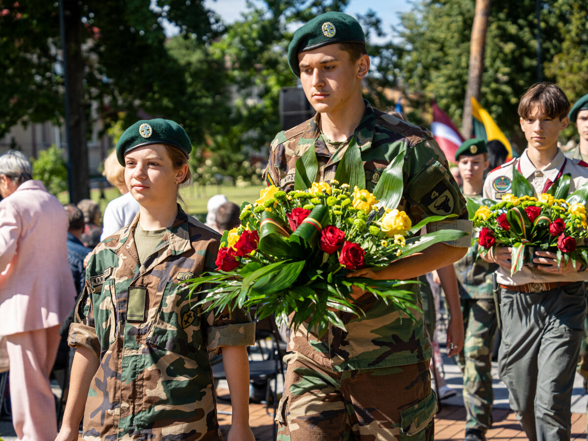 Jautriai paminėta Europos dienos stalinizmo ir nacizmo aukoms atminti bei Baltijos kelio diena