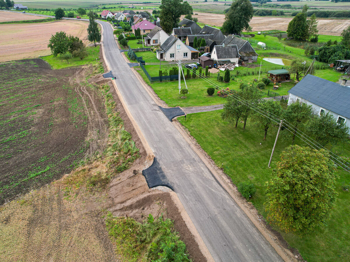 Kelyje Šunskai–Paršeliai žvyrkelį pakeitė nauja asfalto danga