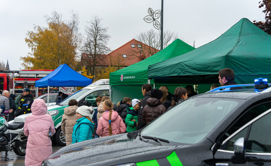 Statutinių pareigūnų diena Marijampolėje – smalsumo, bendrystės ir pilietiškumo pamoka