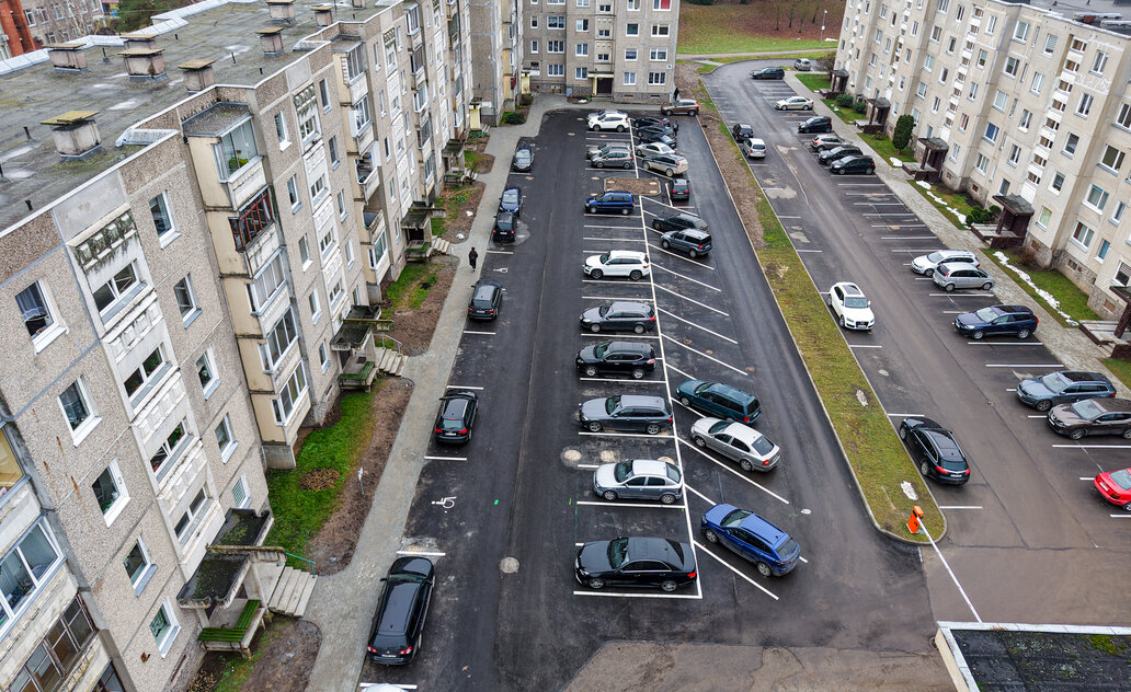 Dar daugiau vietos automobiliams – baigti dviejų aikštelių atnaujinimo darbai