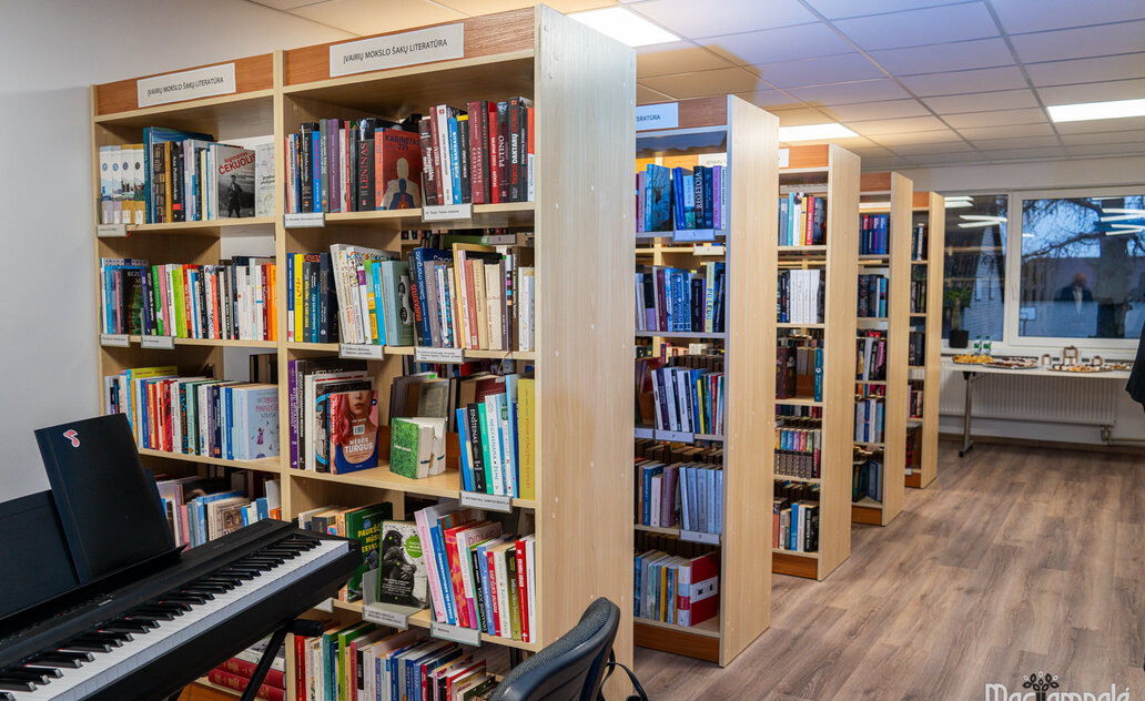 Dvigubai didesnė ir dar šviesesnė – atidaryta atnaujinta Puskelnių biblioteka